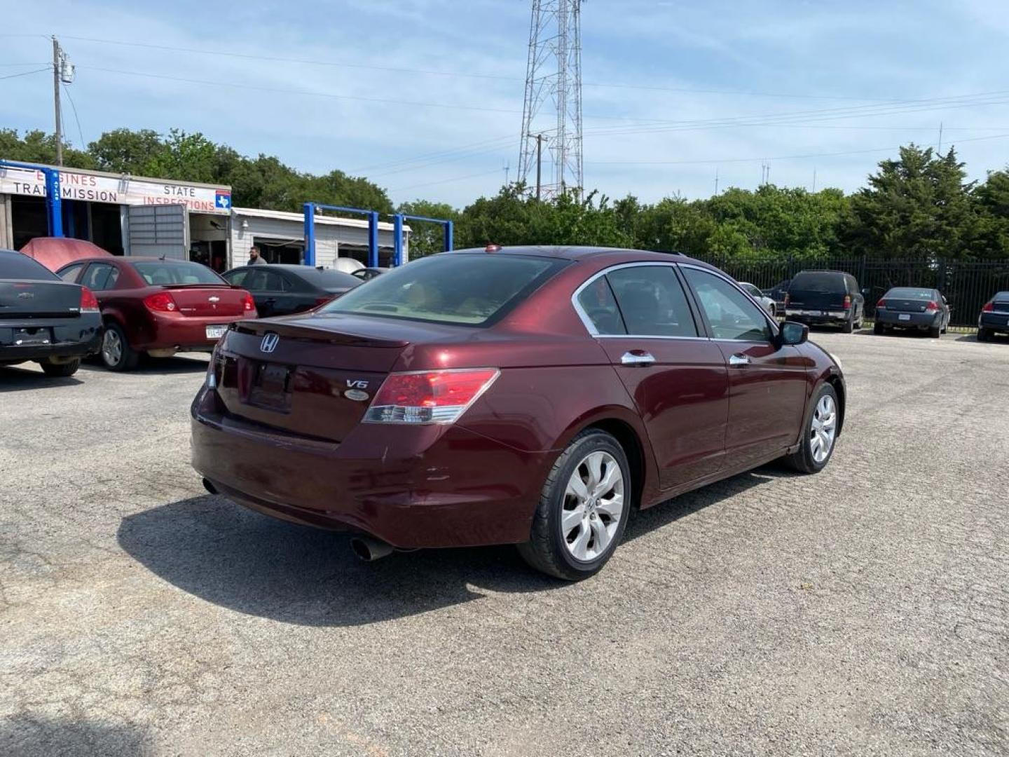 2009 MAROON HONDA ACCORD EXL (1HGCP36859A) with an 3.5L engine, Automatic transmission, located at 1507 S Hwy 67, Cedar Hill, TX, 75104, (972) 293-1833, 32.556370, -96.973297 - Photo#2