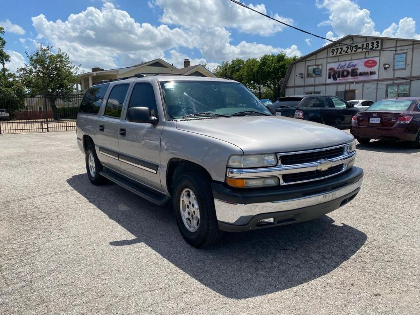 2006 TAN CHEVROLET SUBURBAN 1500 (1GNEC16Z86J) with an 5.3L engine, Automatic transmission, located at 1507 S Hwy 67, Cedar Hill, TX, 75104, (972) 293-1833, 32.556370, -96.973297 - Photo#1