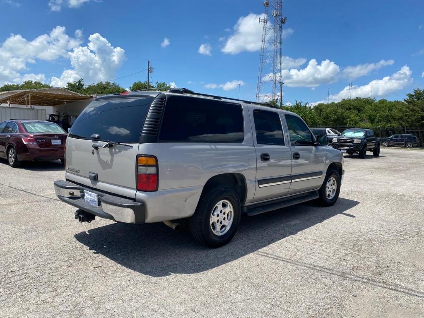 2006 TAN CHEVROLET SUBURBAN 1500 (1GNEC16Z86J) with an 5.3L engine, Automatic transmission, located at 1507 S Hwy 67, Cedar Hill, TX, 75104, (972) 293-1833, 32.556370, -96.973297 - Photo#2