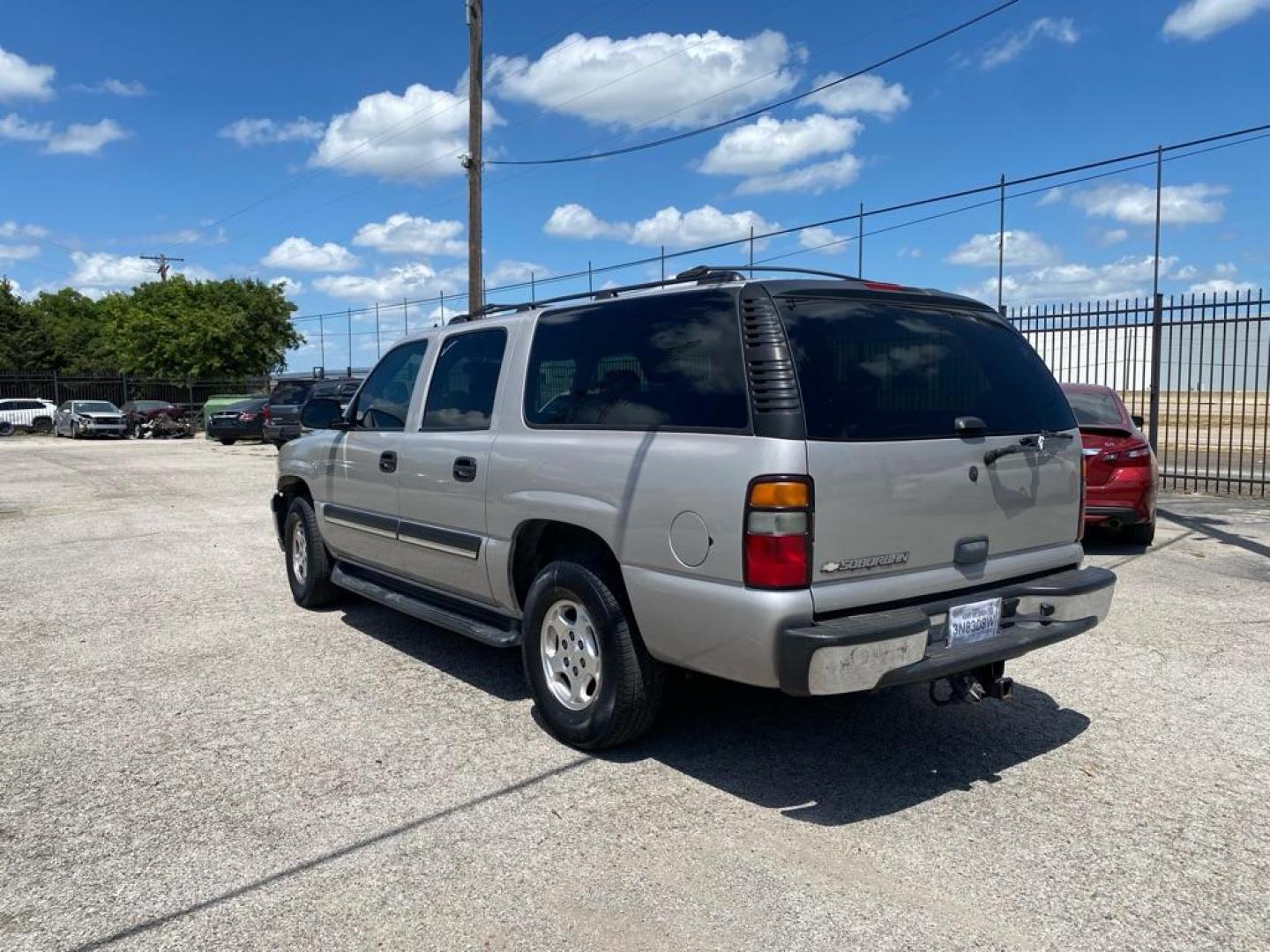 2006 TAN CHEVROLET SUBURBAN 1500 (1GNEC16Z86J) with an 5.3L engine, Automatic transmission, located at 1507 S Hwy 67, Cedar Hill, TX, 75104, (972) 293-1833, 32.556370, -96.973297 - Photo#3