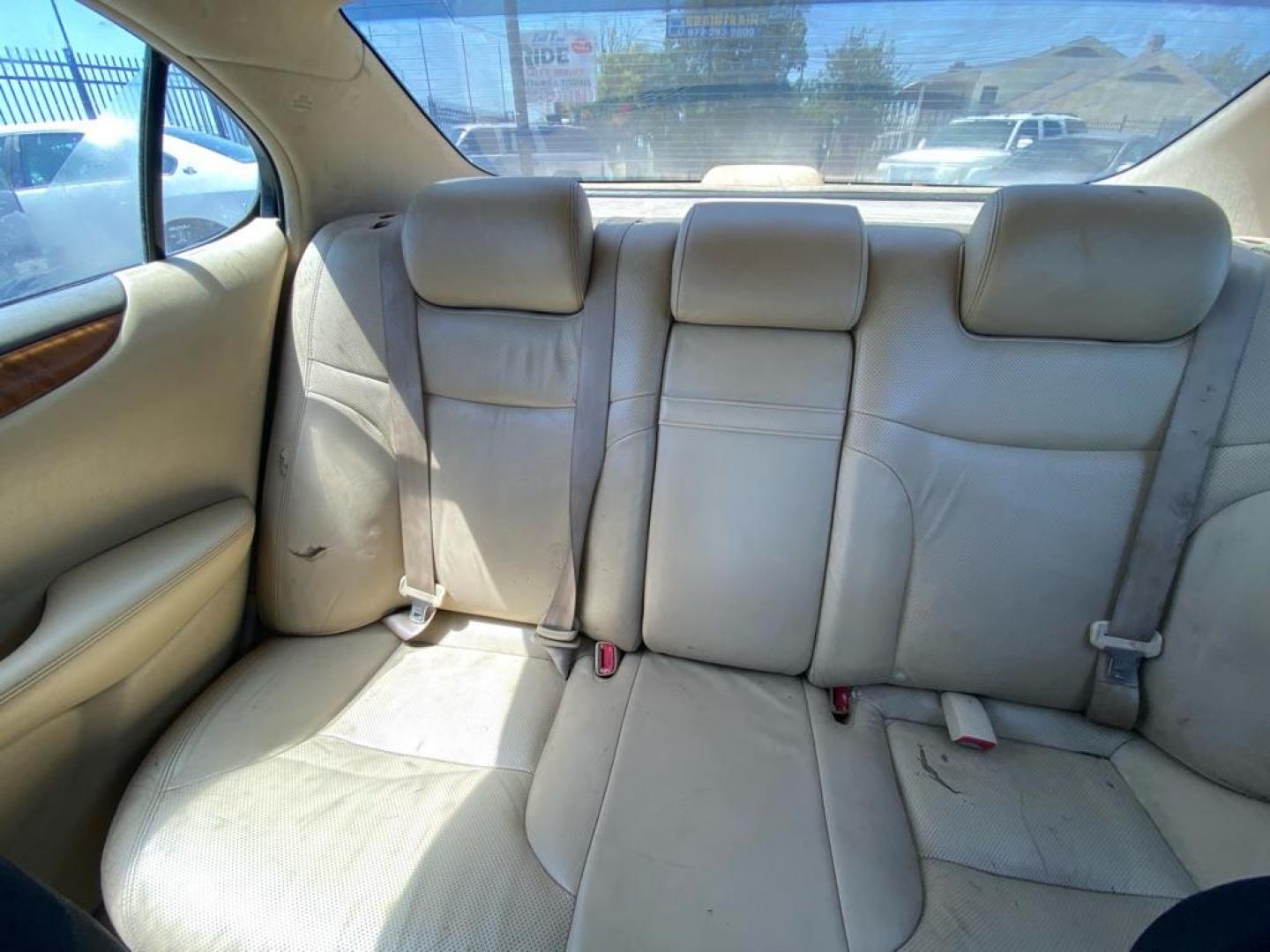 2005 WHITE LEXUS ES 330 (JTHBA30G255) with an 3.3L engine, Automatic transmission, located at 1507 S Hwy 67, Cedar Hill, TX, 75104, (972) 293-1833, 32.556370, -96.973297 - Photo#6