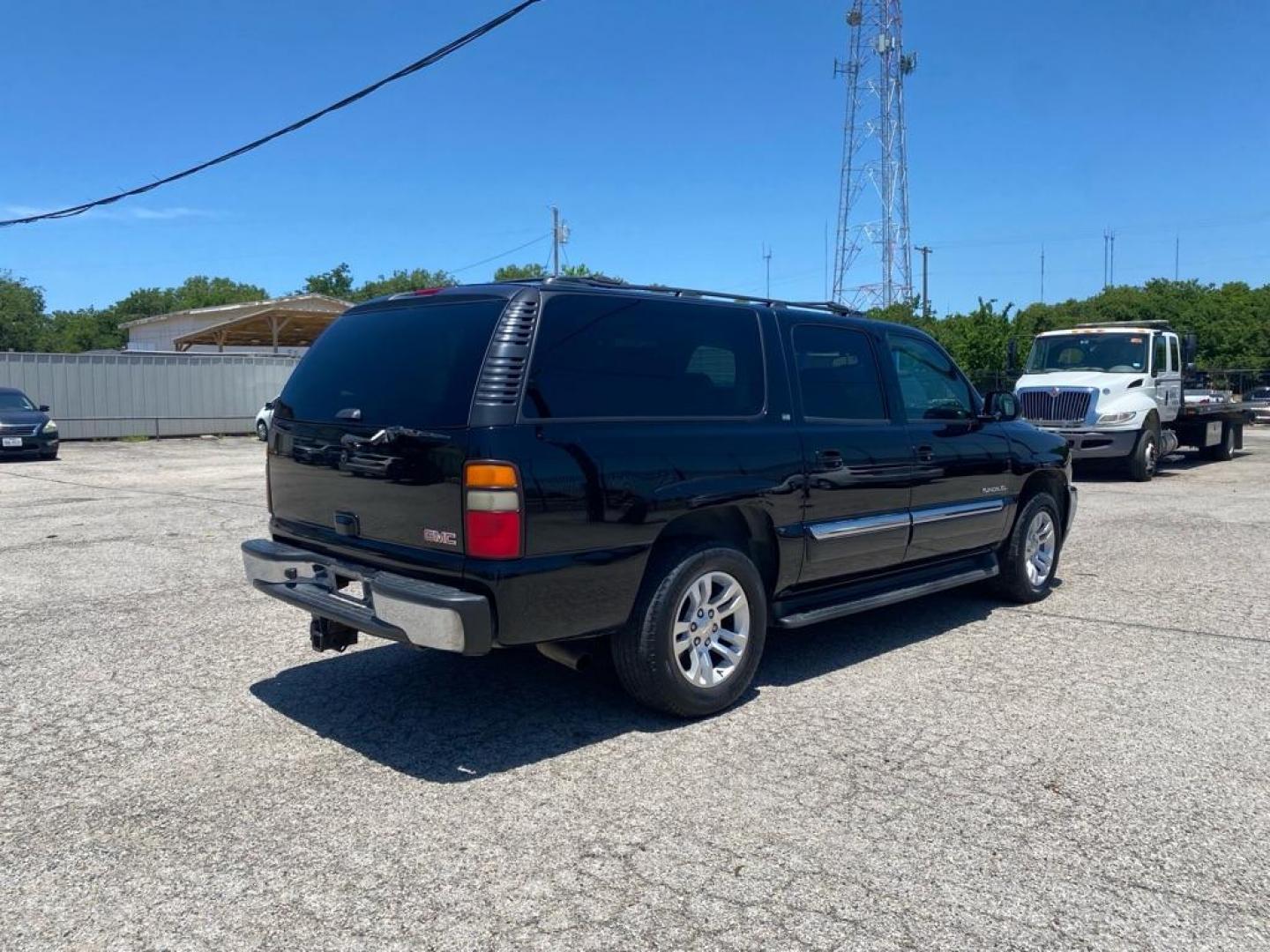 2006 BLACK GMC YUKON XL 1500 (3GKEC16Z46G) with an 5.3L engine, Automatic transmission, located at 1507 S Hwy 67, Cedar Hill, TX, 75104, (972) 293-1833, 32.556370, -96.973297 - Photo#2