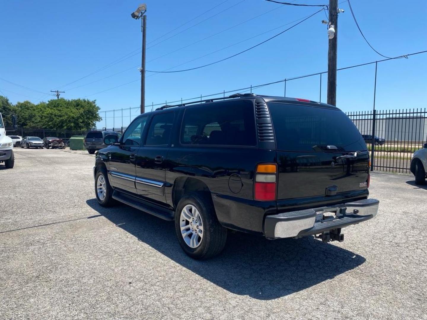 2006 BLACK GMC YUKON XL 1500 (3GKEC16Z46G) with an 5.3L engine, Automatic transmission, located at 1507 S Hwy 67, Cedar Hill, TX, 75104, (972) 293-1833, 32.556370, -96.973297 - Photo#3