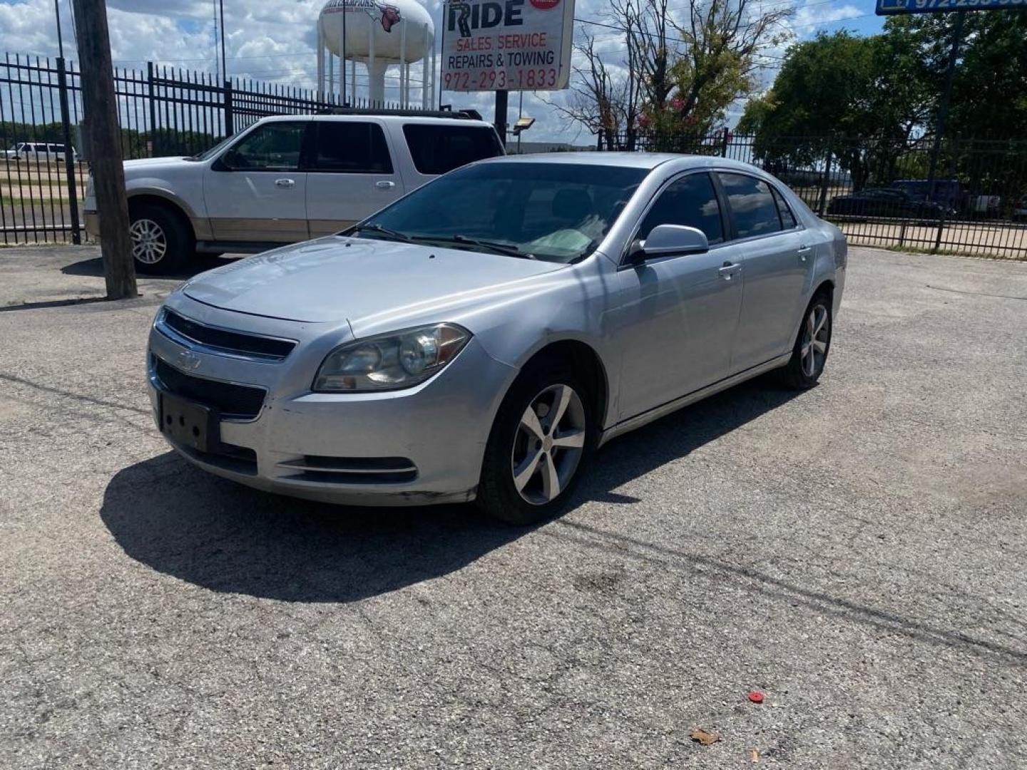 2011 SILVER CHEVROLET MALIBU 2LT (1G1ZD5EU5BF) with an 2.4L engine, Automatic transmission, located at 1507 S Hwy 67, Cedar Hill, TX, 75104, (972) 293-1833, 32.556370, -96.973297 - Photo#0