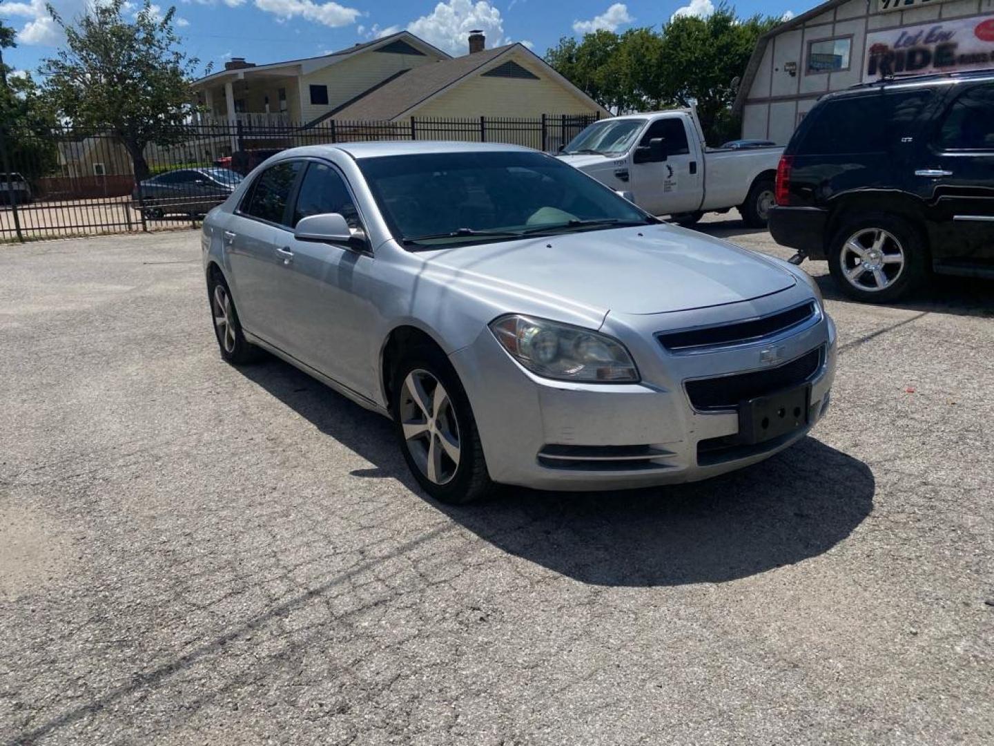 2011 SILVER CHEVROLET MALIBU 2LT (1G1ZD5EU5BF) with an 2.4L engine, Automatic transmission, located at 1507 S Hwy 67, Cedar Hill, TX, 75104, (972) 293-1833, 32.556370, -96.973297 - Photo#1