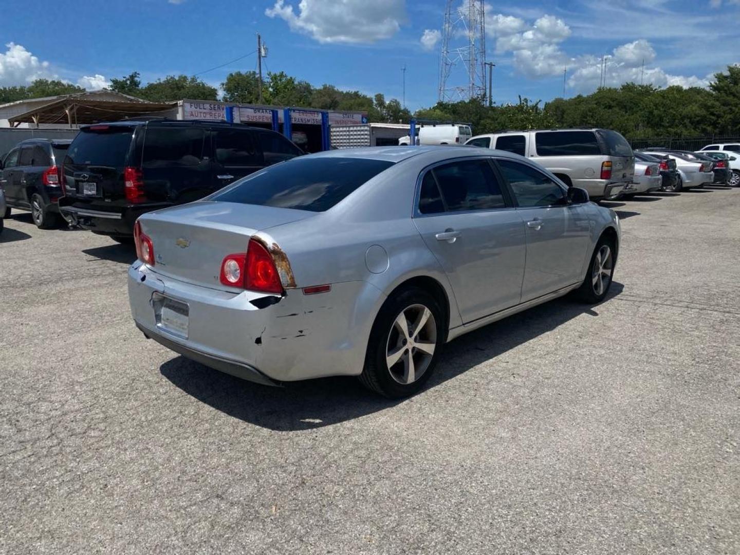 2011 SILVER CHEVROLET MALIBU 2LT (1G1ZD5EU5BF) with an 2.4L engine, Automatic transmission, located at 1507 S Hwy 67, Cedar Hill, TX, 75104, (972) 293-1833, 32.556370, -96.973297 - Photo#2