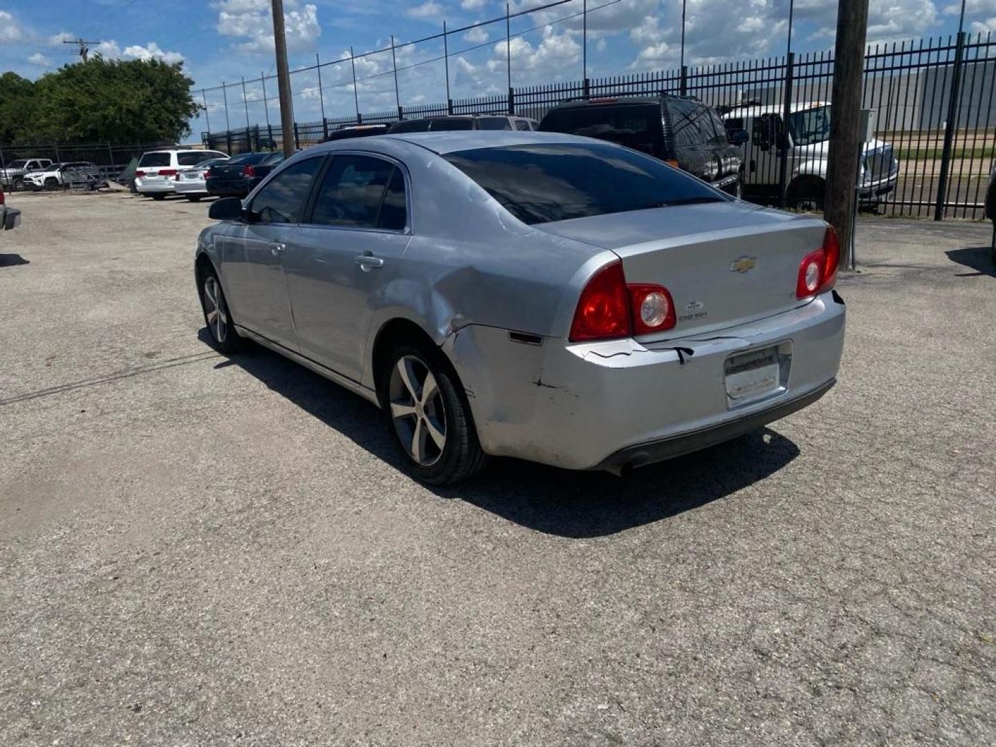 2011 SILVER CHEVROLET MALIBU 2LT (1G1ZD5EU5BF) with an 2.4L engine, Automatic transmission, located at 1507 S Hwy 67, Cedar Hill, TX, 75104, (972) 293-1833, 32.556370, -96.973297 - Photo#3