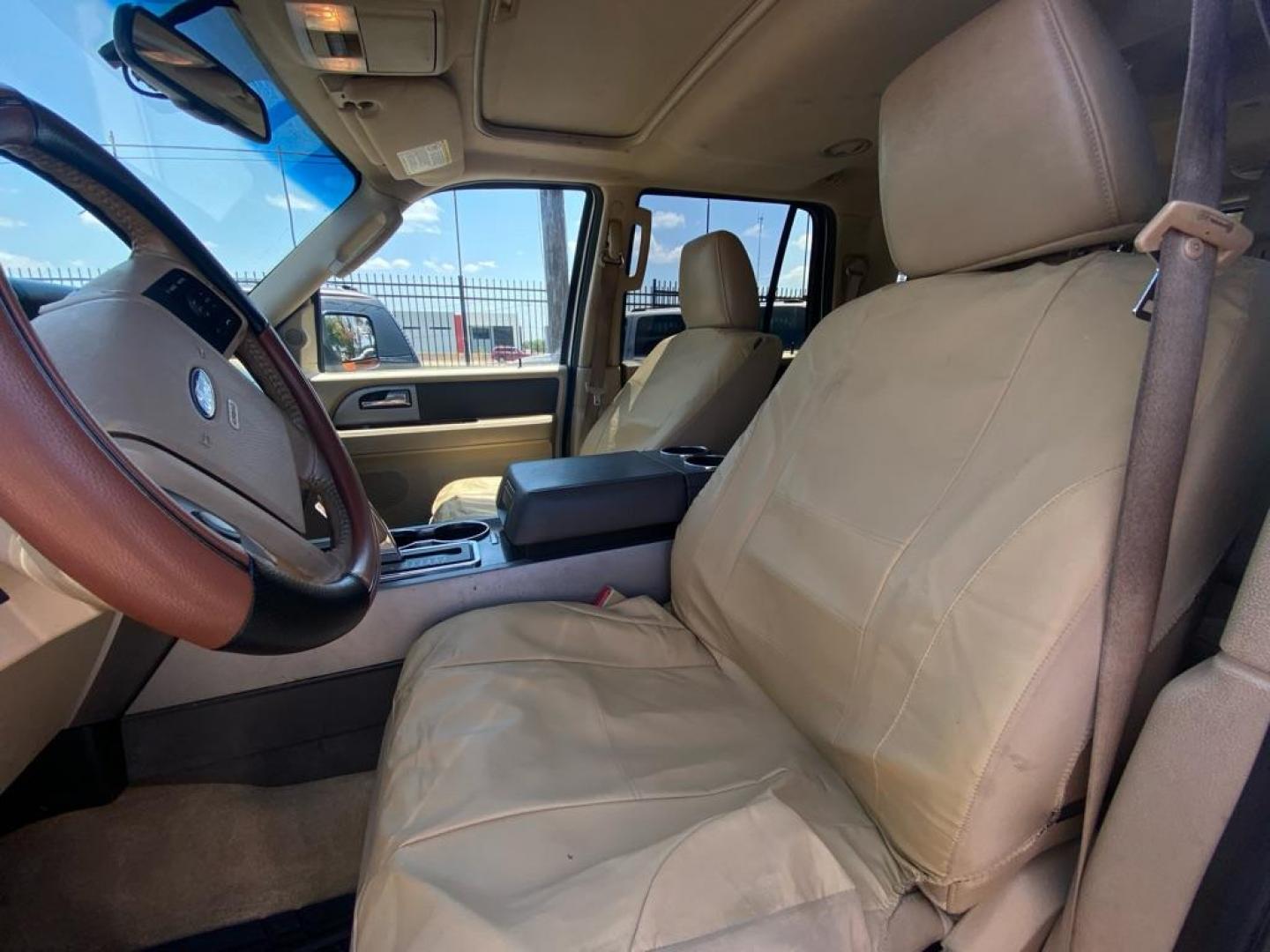 2012 WHITE FORD EXPEDITION XLT (1FMJU1H58CE) with an 5.4L engine, Automatic transmission, located at 1507 S Hwy 67, Cedar Hill, TX, 75104, (972) 293-1833, 32.556370, -96.973297 - Photo#5