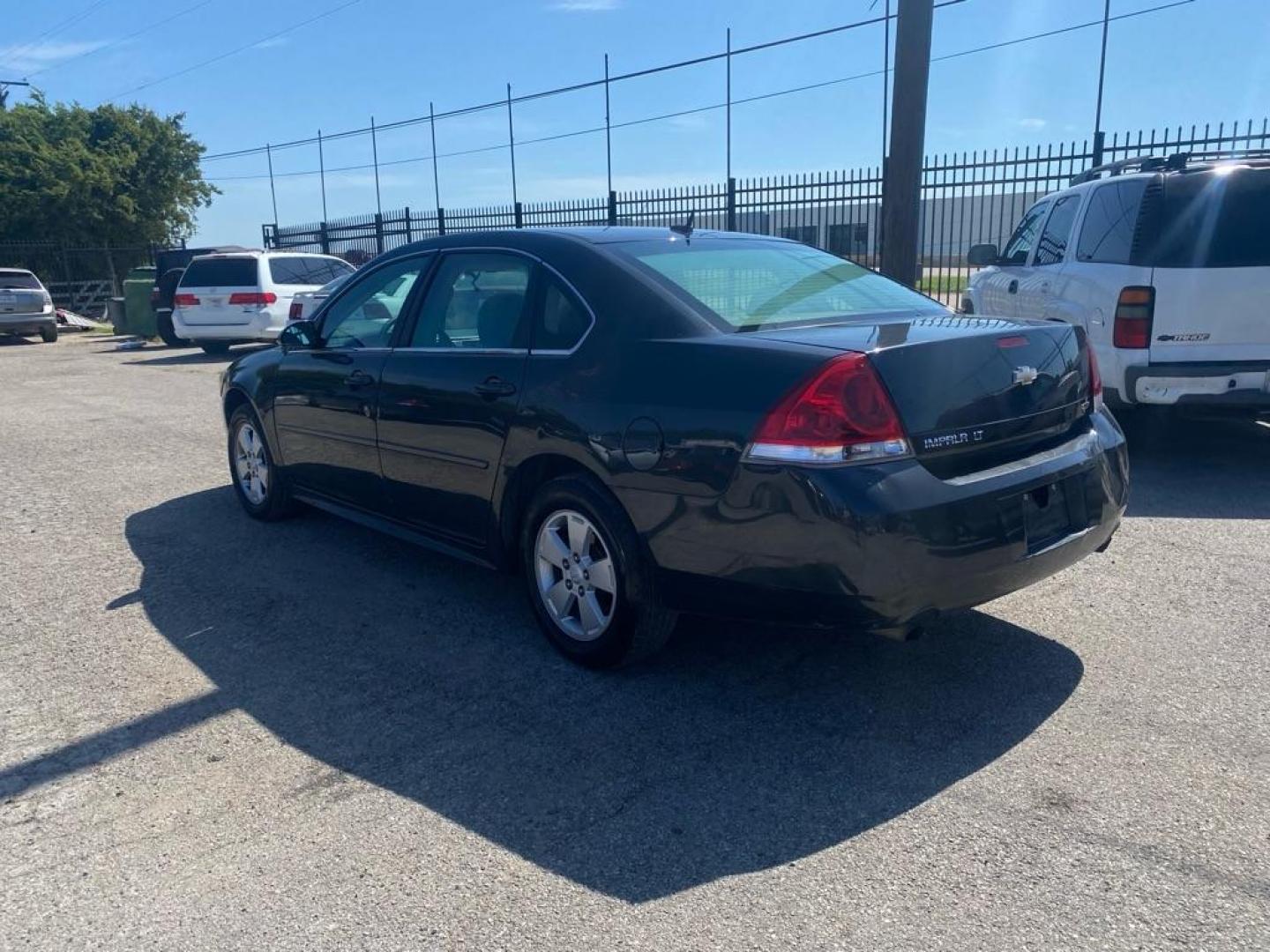 2014 GRAY CHEVROLET IMPALA LIMITED LT (2G1WB5E31E1) with an 3.6L engine, Automatic transmission, located at 1507 S Hwy 67, Cedar Hill, TX, 75104, (972) 293-1833, 32.556370, -96.973297 - Photo#3