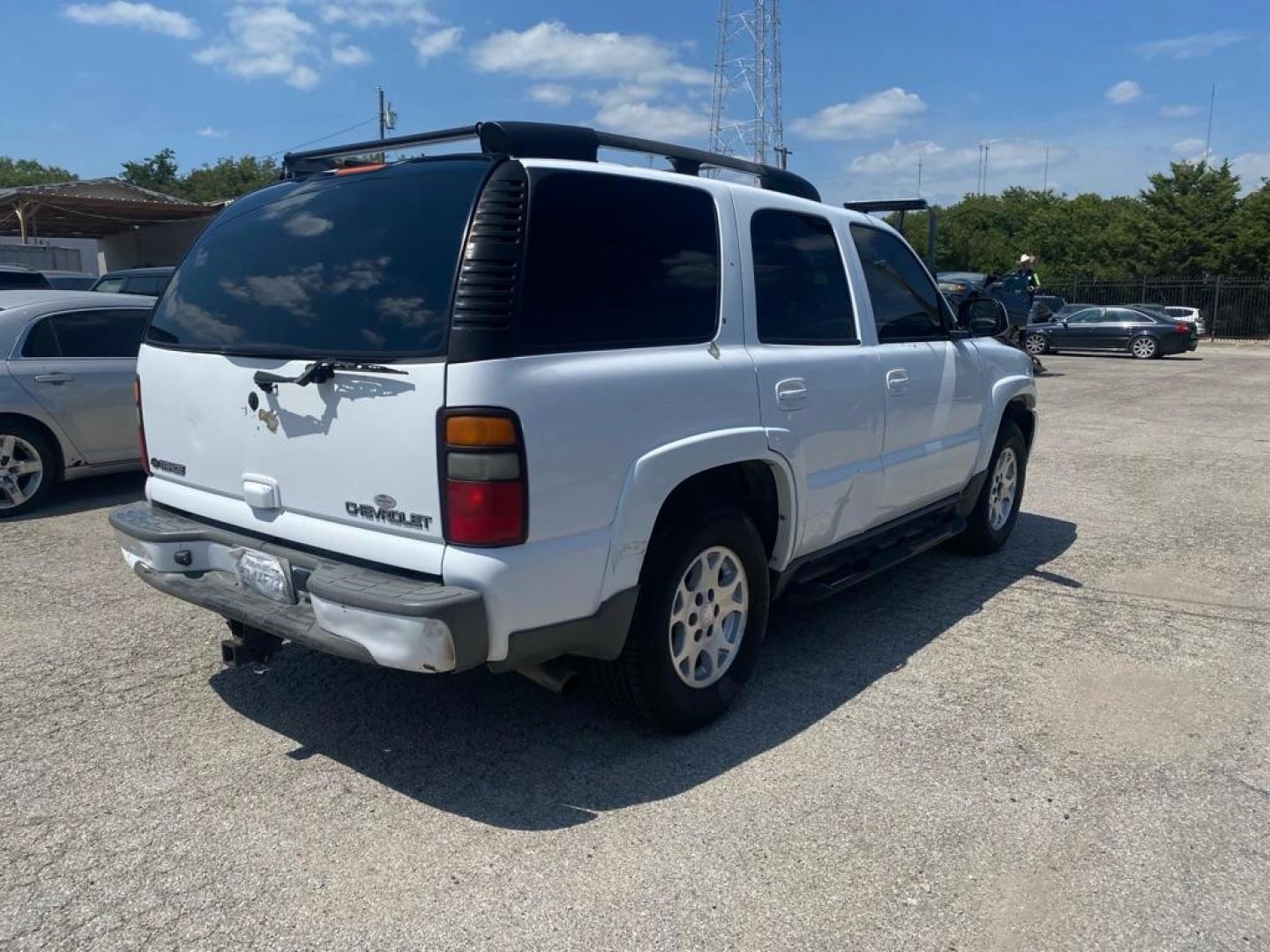 2005 WHITE CHEVROLET TAHOE 1500 (1GNEC13T05R) with an 5.3L engine, Automatic transmission, located at 1507 S Hwy 67, Cedar Hill, TX, 75104, (972) 293-1833, 32.556370, -96.973297 - Photo#2