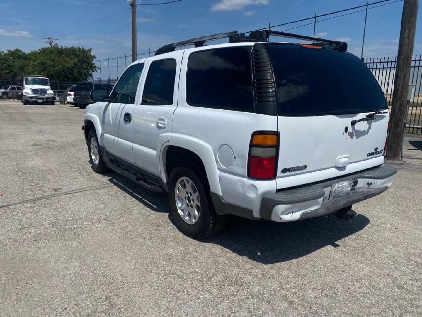 2005 WHITE CHEVROLET TAHOE 1500 (1GNEC13T05R) with an 5.3L engine, Automatic transmission, located at 1507 S Hwy 67, Cedar Hill, TX, 75104, (972) 293-1833, 32.556370, -96.973297 - Photo#3