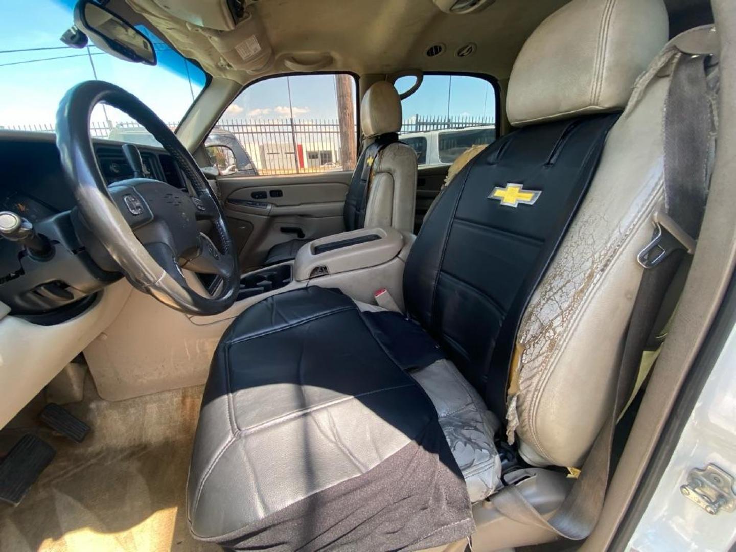 2005 WHITE CHEVROLET TAHOE 1500 (1GNEC13T05R) with an 5.3L engine, Automatic transmission, located at 1507 S Hwy 67, Cedar Hill, TX, 75104, (972) 293-1833, 32.556370, -96.973297 - Photo#5