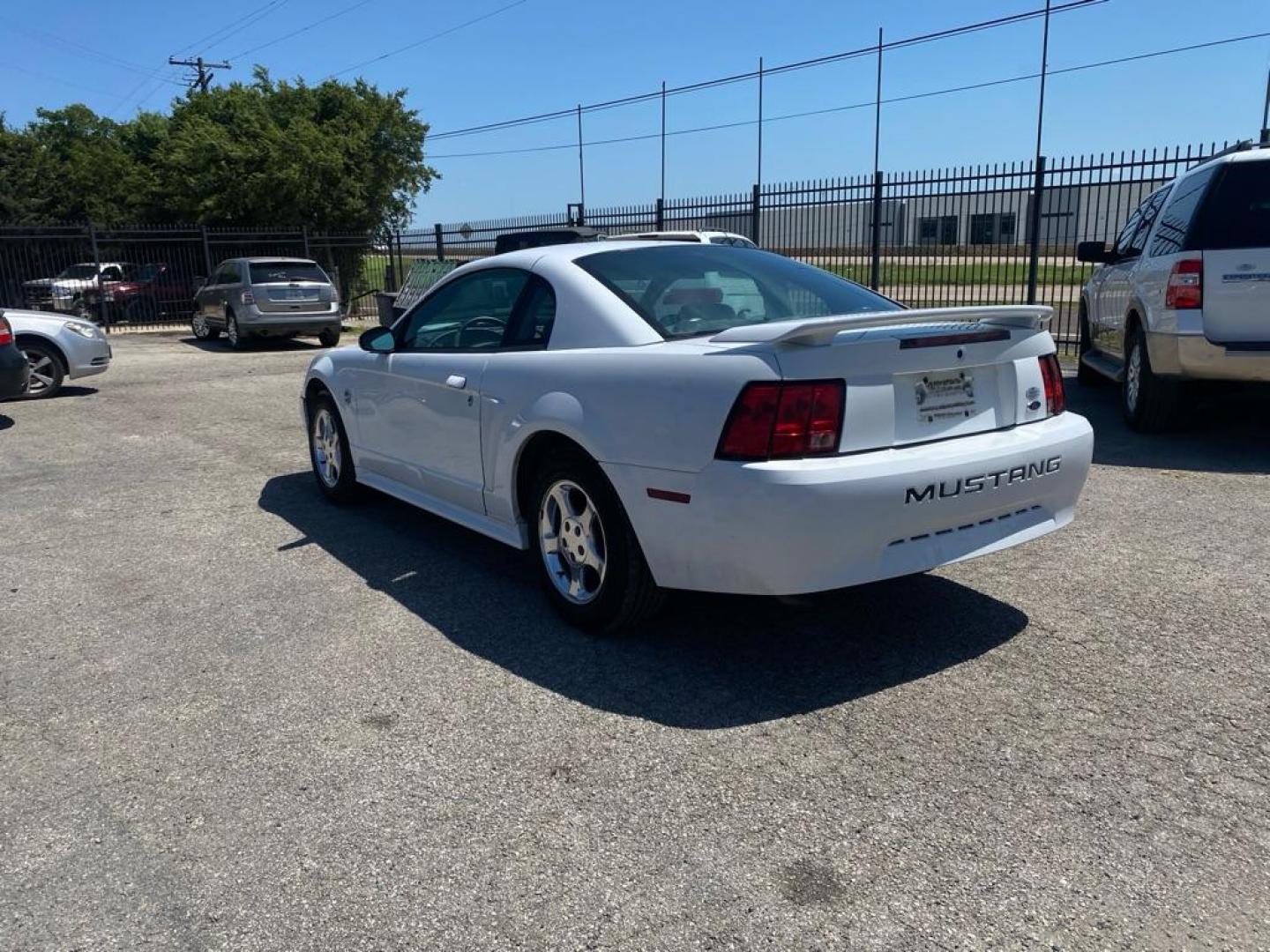 2004 WHITE FORD MUSTANG (1FAFP40664F) with an 3.9L engine, Automatic transmission, located at 1507 S Hwy 67, Cedar Hill, TX, 75104, (972) 293-1833, 32.556370, -96.973297 - Photo#3