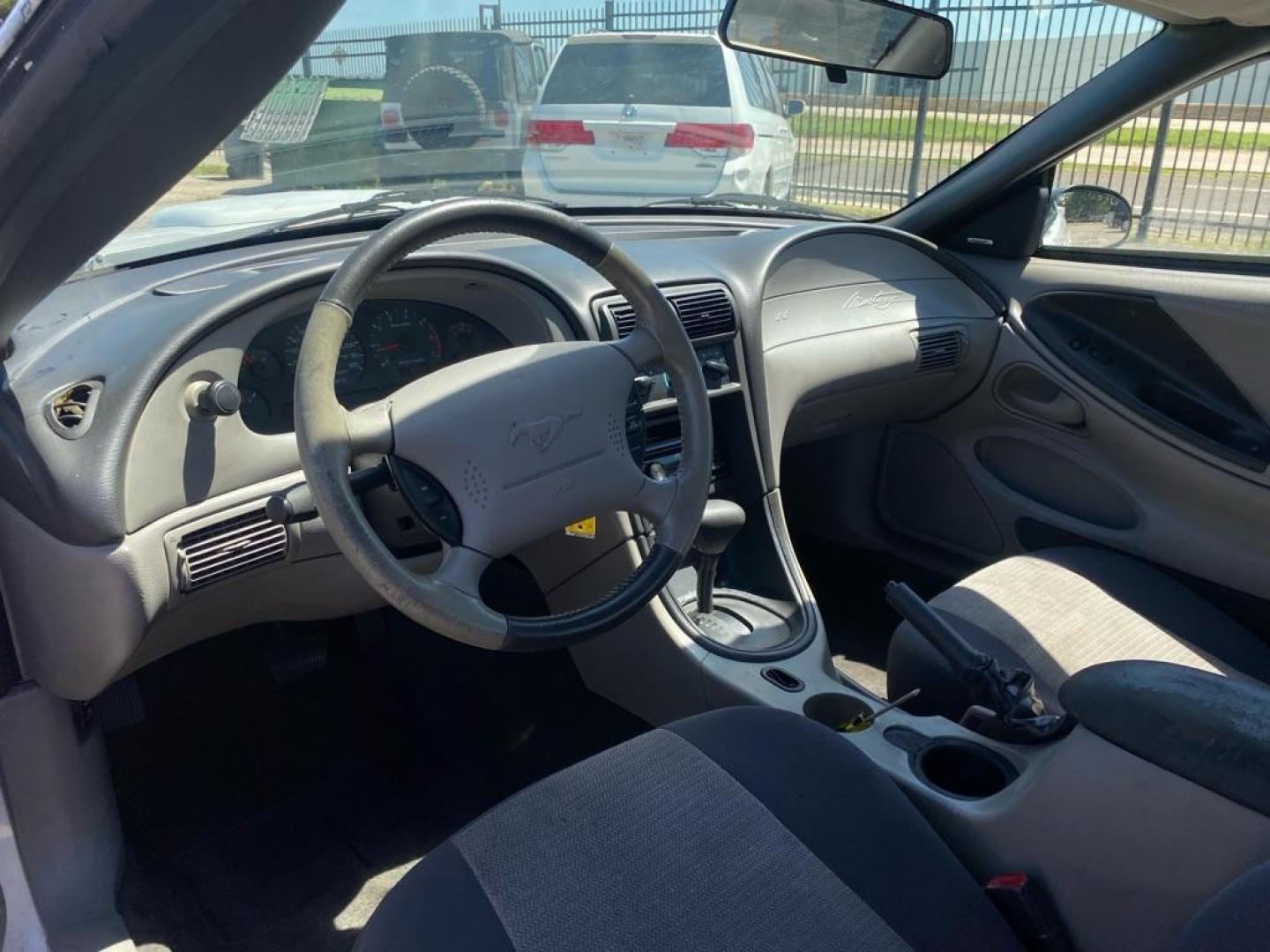 2004 WHITE FORD MUSTANG (1FAFP40664F) with an 3.9L engine, Automatic transmission, located at 1507 S Hwy 67, Cedar Hill, TX, 75104, (972) 293-1833, 32.556370, -96.973297 - Photo#4