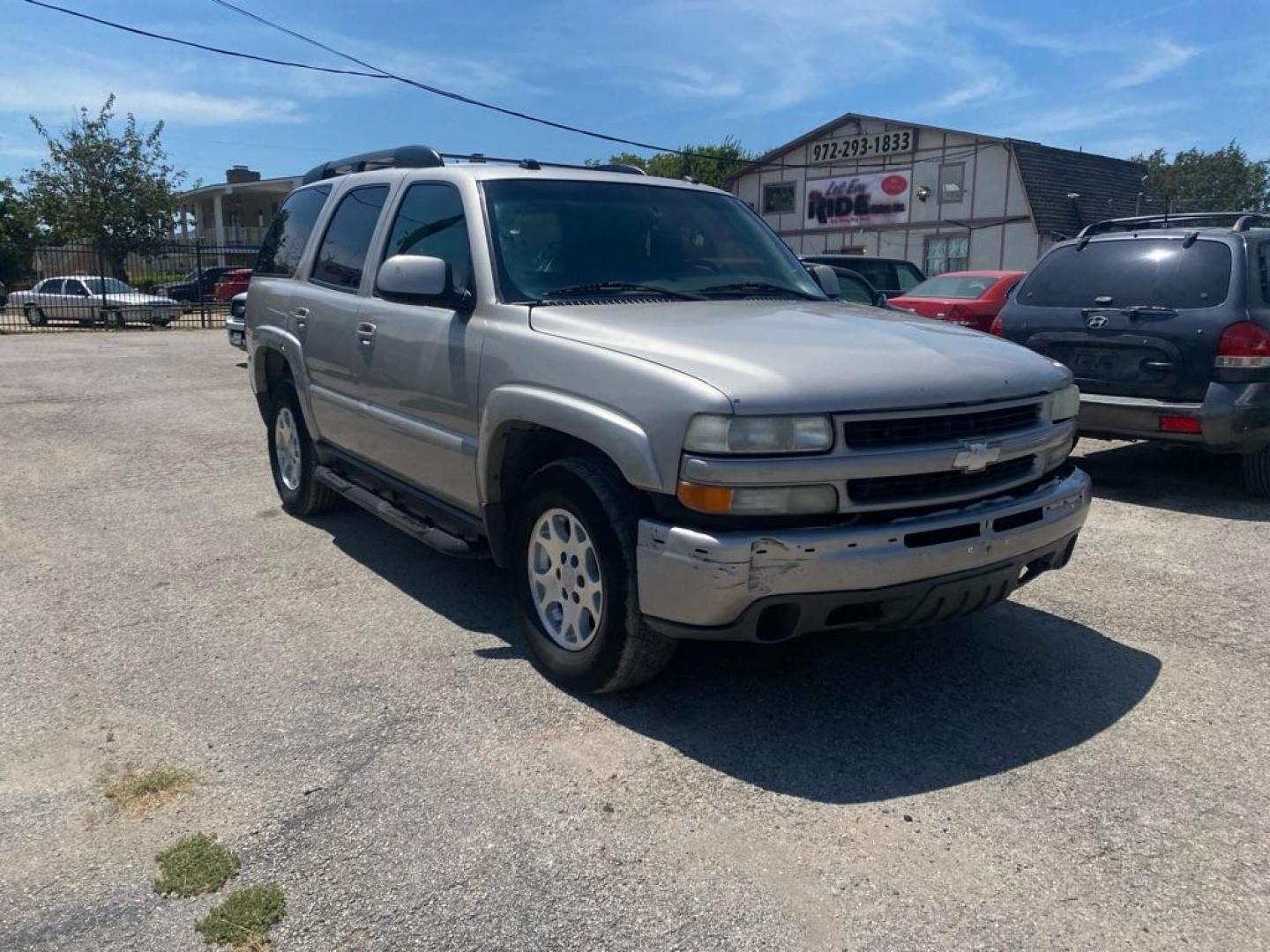 2004 GOLD CHEVROLET TAHOE 1500 (1GNEK13Z04R) with an 5.3L engine, Automatic transmission, located at 1507 S Hwy 67, Cedar Hill, TX, 75104, (972) 293-1833, 32.556370, -96.973297 - Photo#1