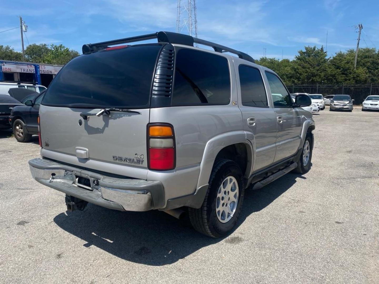 2004 GOLD CHEVROLET TAHOE 1500 (1GNEK13Z04R) with an 5.3L engine, Automatic transmission, located at 1507 S Hwy 67, Cedar Hill, TX, 75104, (972) 293-1833, 32.556370, -96.973297 - Photo#2