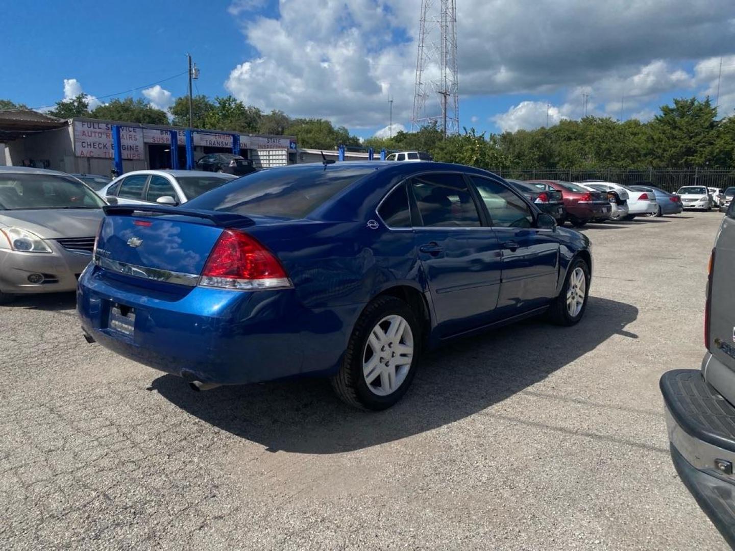 2006 BLUE CHEVROLET IMPALA LTZ (2G1WU581069) with an 3.9L engine, Automatic transmission, located at 1507 S Hwy 67, Cedar Hill, TX, 75104, (972) 293-1833, 32.556370, -96.973297 - Photo#2