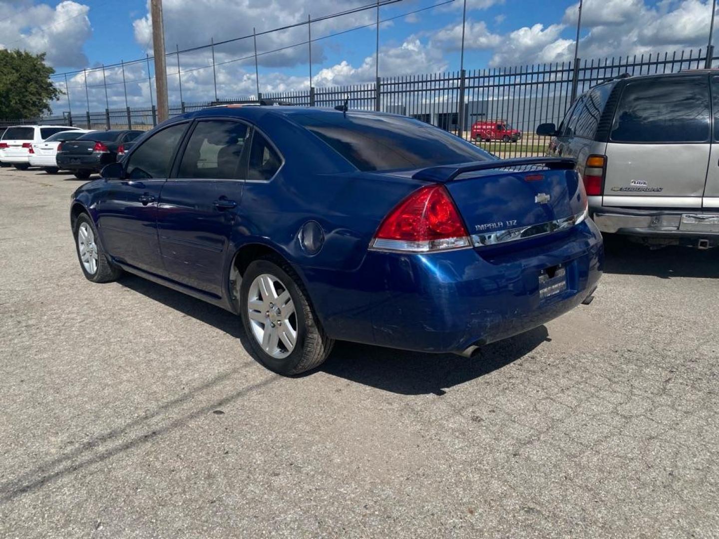 2006 BLUE CHEVROLET IMPALA LTZ (2G1WU581069) with an 3.9L engine, Automatic transmission, located at 1507 S Hwy 67, Cedar Hill, TX, 75104, (972) 293-1833, 32.556370, -96.973297 - Photo#3