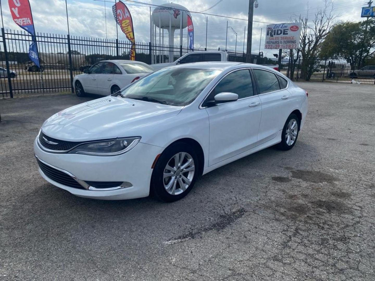 2015 WHITE CHRYSLER 200 LIMITED (1C3CCCAB4FN) with an 2.4L engine, Automatic transmission, located at 1507 S Hwy 67, Cedar Hill, TX, 75104, (972) 293-1833, 32.556370, -96.973297 - Photo#0