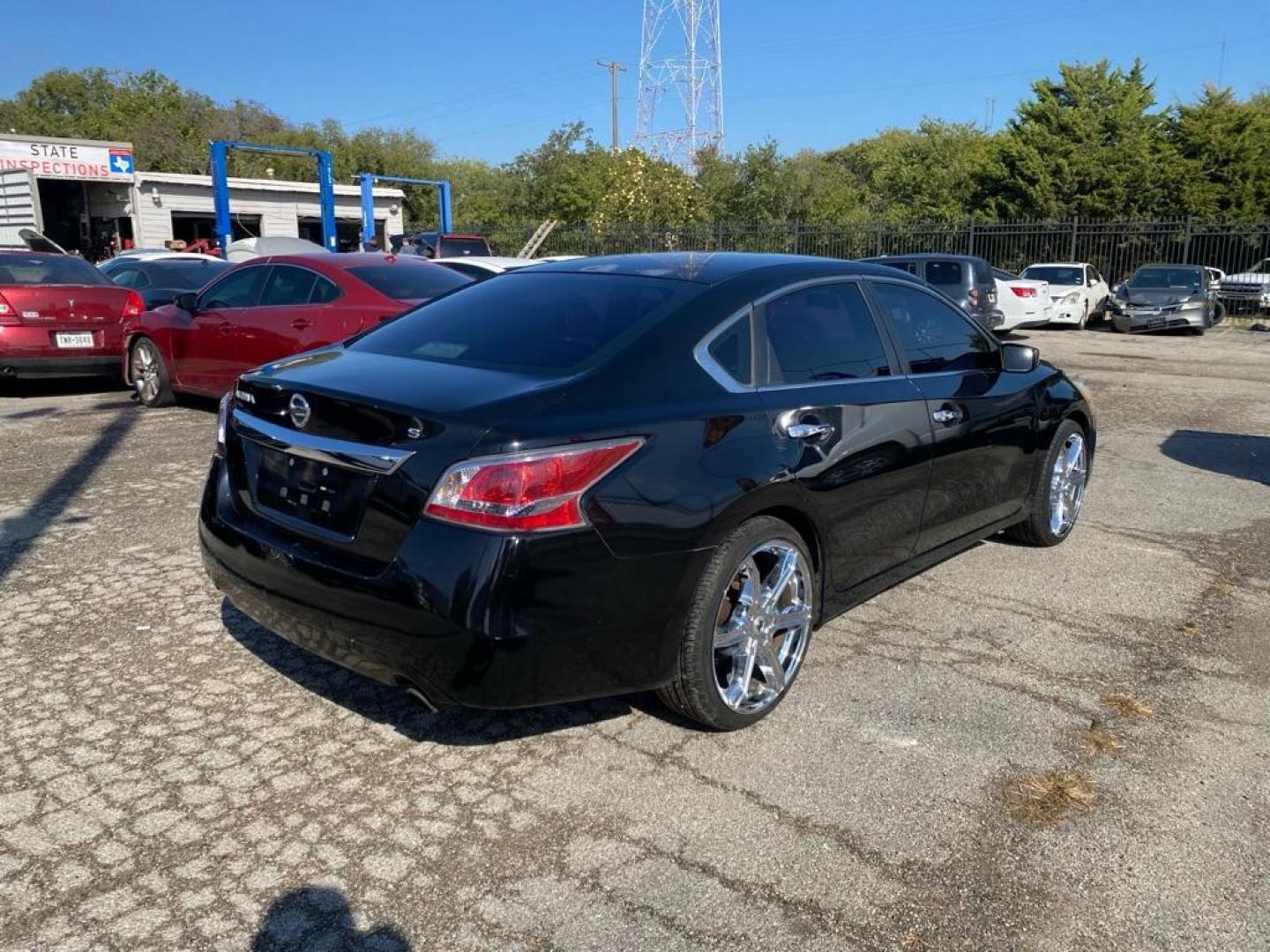 2015 BLACK NISSAN ALTIMA 2.5 (1N4AL3AP5FN) with an 2.5L engine, Continuously Variable transmission, located at 1507 S Hwy 67, Cedar Hill, TX, 75104, (972) 293-1833, 32.556370, -96.973297 - Photo#2