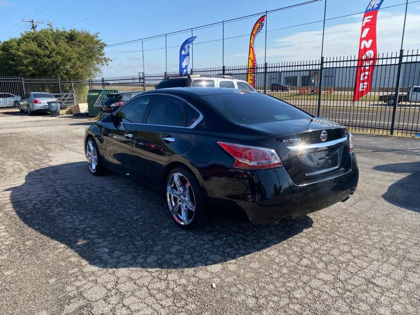 2015 BLACK NISSAN ALTIMA 2.5 (1N4AL3AP5FN) with an 2.5L engine, Continuously Variable transmission, located at 1507 S Hwy 67, Cedar Hill, TX, 75104, (972) 293-1833, 32.556370, -96.973297 - Photo#3