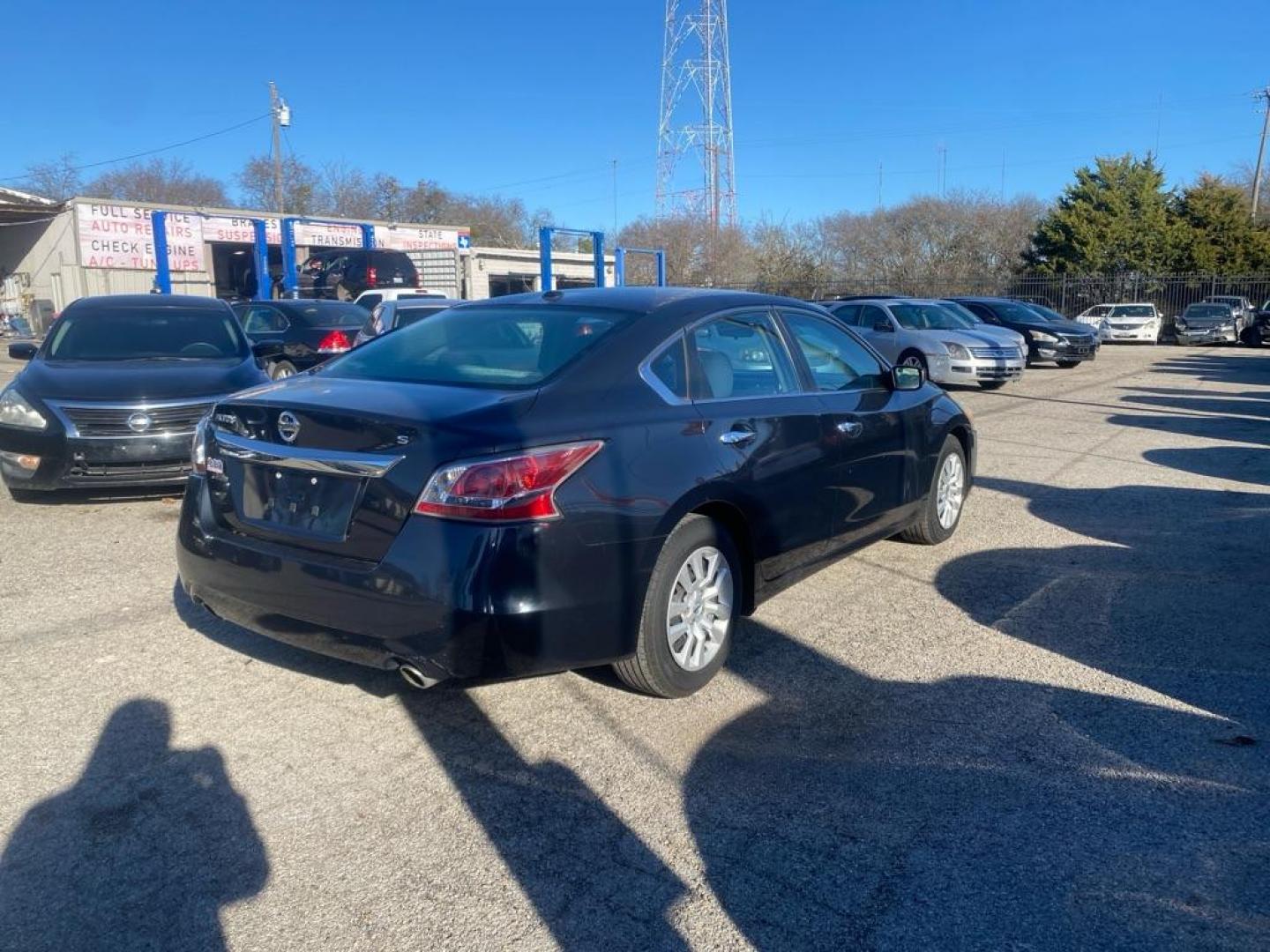 2015 GRAY NISSAN ALTIMA 2.5 (1N4AL3AP1FN) with an 2.5L engine, Continuously Variable transmission, located at 1507 S Hwy 67, Cedar Hill, TX, 75104, (972) 293-1833, 32.556370, -96.973297 - Photo#2