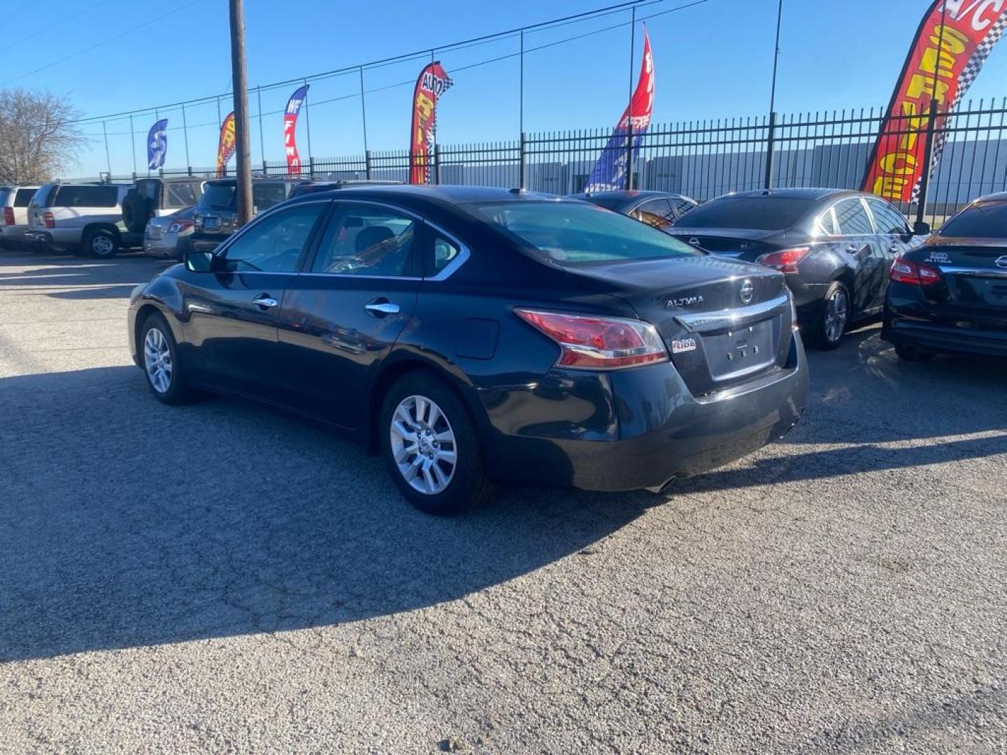 2015 GRAY NISSAN ALTIMA 2.5 (1N4AL3AP1FN) with an 2.5L engine, Continuously Variable transmission, located at 1507 S Hwy 67, Cedar Hill, TX, 75104, (972) 293-1833, 32.556370, -96.973297 - Photo#3