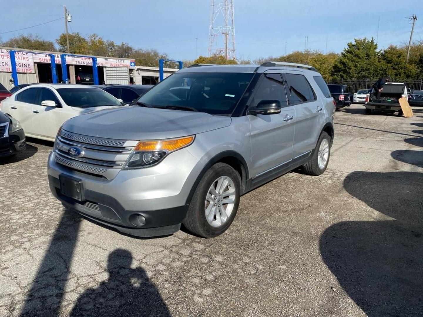 2012 SILVER FORD EXPLORER XLT (1FMHK7D90CG) with an 2.0L engine, Automatic transmission, located at 1507 S Hwy 67, Cedar Hill, TX, 75104, (972) 293-1833, 32.556370, -96.973297 - Photo#0