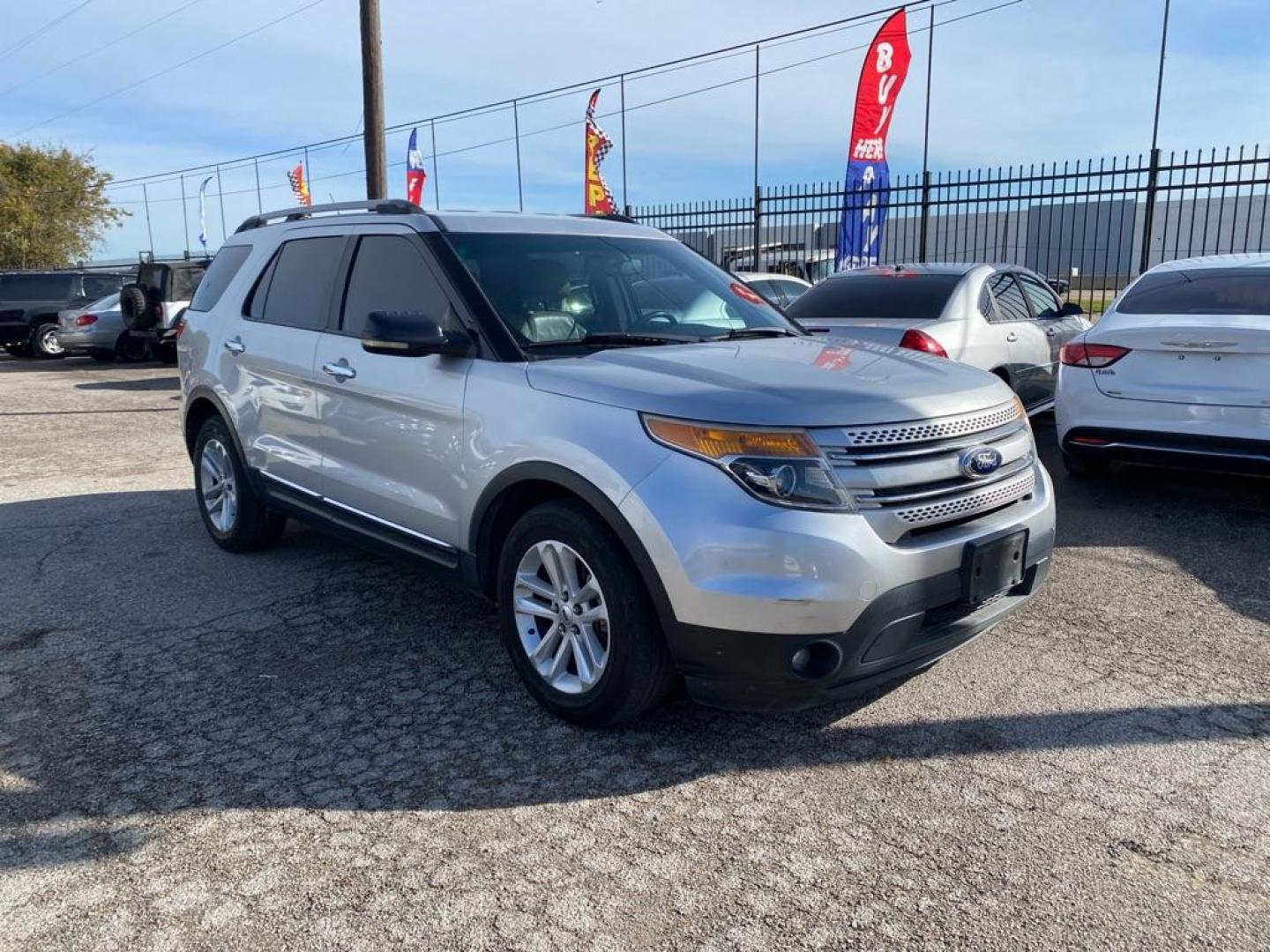 2012 SILVER FORD EXPLORER XLT (1FMHK7D90CG) with an 2.0L engine, Automatic transmission, located at 1507 S Hwy 67, Cedar Hill, TX, 75104, (972) 293-1833, 32.556370, -96.973297 - Photo#1