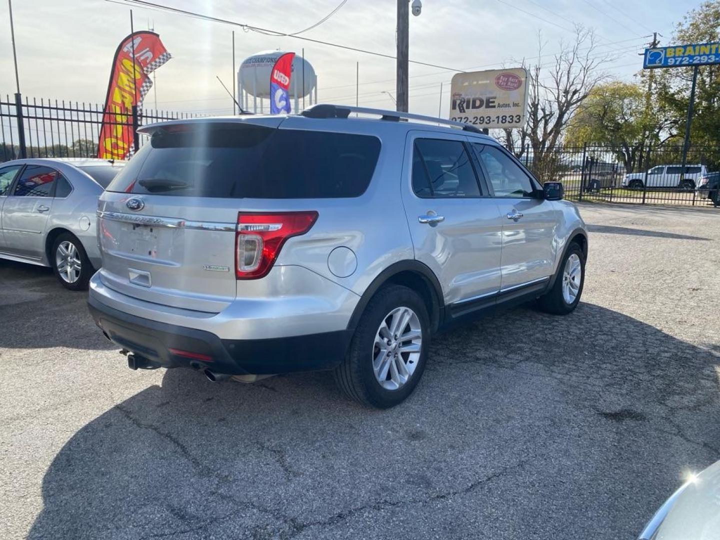 2012 SILVER FORD EXPLORER XLT (1FMHK7D90CG) with an 2.0L engine, Automatic transmission, located at 1507 S Hwy 67, Cedar Hill, TX, 75104, (972) 293-1833, 32.556370, -96.973297 - Photo#2