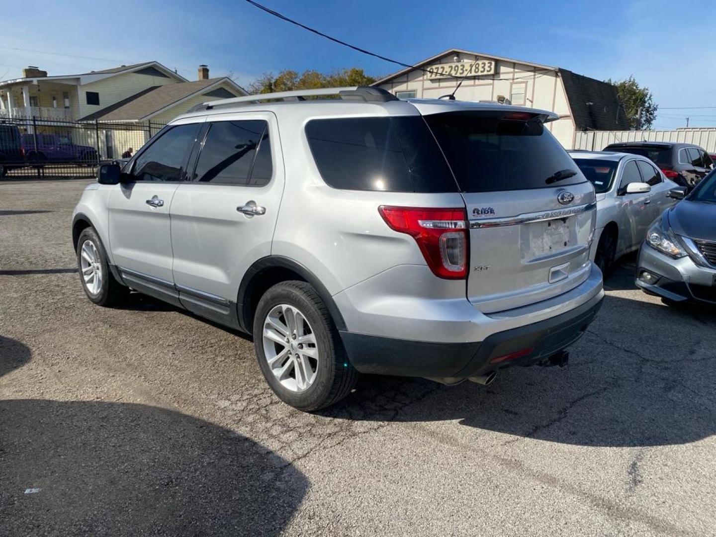 2012 SILVER FORD EXPLORER XLT (1FMHK7D90CG) with an 2.0L engine, Automatic transmission, located at 1507 S Hwy 67, Cedar Hill, TX, 75104, (972) 293-1833, 32.556370, -96.973297 - Photo#3