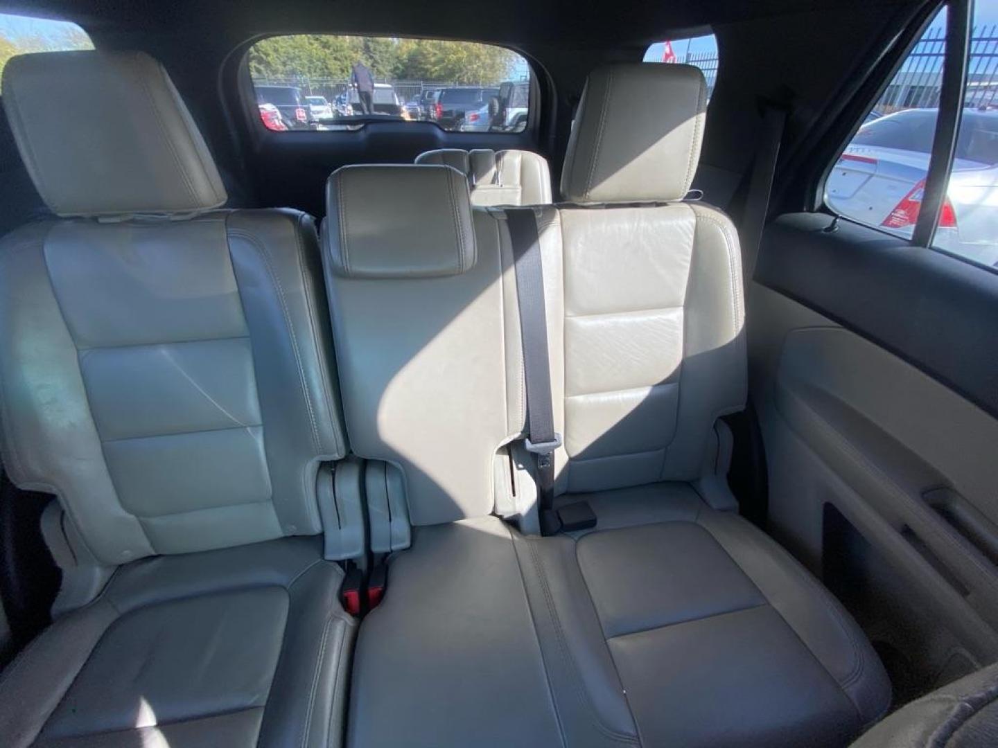 2012 SILVER FORD EXPLORER XLT (1FMHK7D90CG) with an 2.0L engine, Automatic transmission, located at 1507 S Hwy 67, Cedar Hill, TX, 75104, (972) 293-1833, 32.556370, -96.973297 - Photo#6