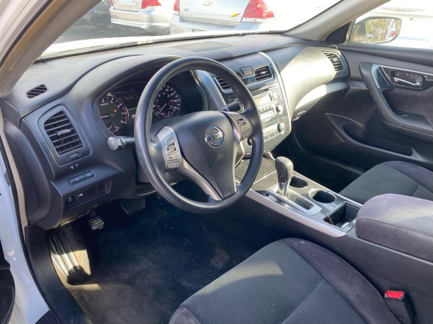 2013 WHITE NISSAN ALTIMA 2.5 (1N4AL3AP9DN) with an 2.5L engine, Continuously Variable transmission, located at 1507 S Hwy 67, Cedar Hill, TX, 75104, (972) 293-1833, 32.556370, -96.973297 - Photo#4