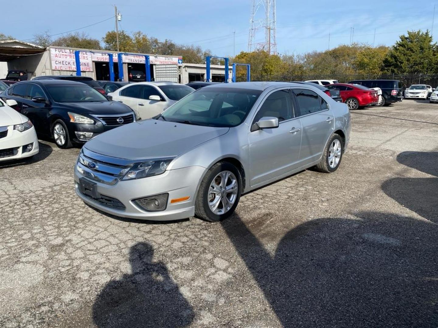 2012 SILVER FORD FUSION SE (3FAHP0HA1CR) with an 2.5L engine, Automatic transmission, located at 1507 S Hwy 67, Cedar Hill, TX, 75104, (972) 293-1833, 32.556370, -96.973297 - Photo#0