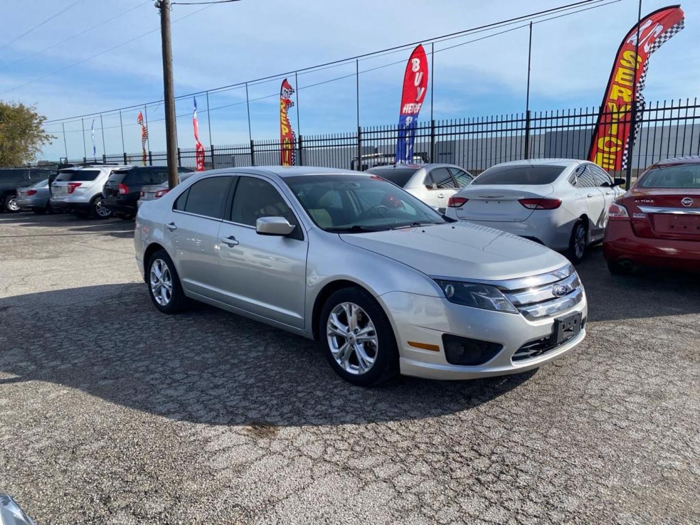 2012 SILVER FORD FUSION SE (3FAHP0HA1CR) with an 2.5L engine, Automatic transmission, located at 1507 S Hwy 67, Cedar Hill, TX, 75104, (972) 293-1833, 32.556370, -96.973297 - Photo#1