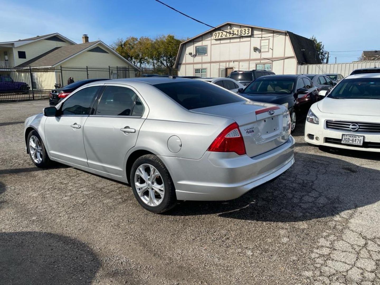 2012 SILVER FORD FUSION SE (3FAHP0HA1CR) with an 2.5L engine, Automatic transmission, located at 1507 S Hwy 67, Cedar Hill, TX, 75104, (972) 293-1833, 32.556370, -96.973297 - Photo#3