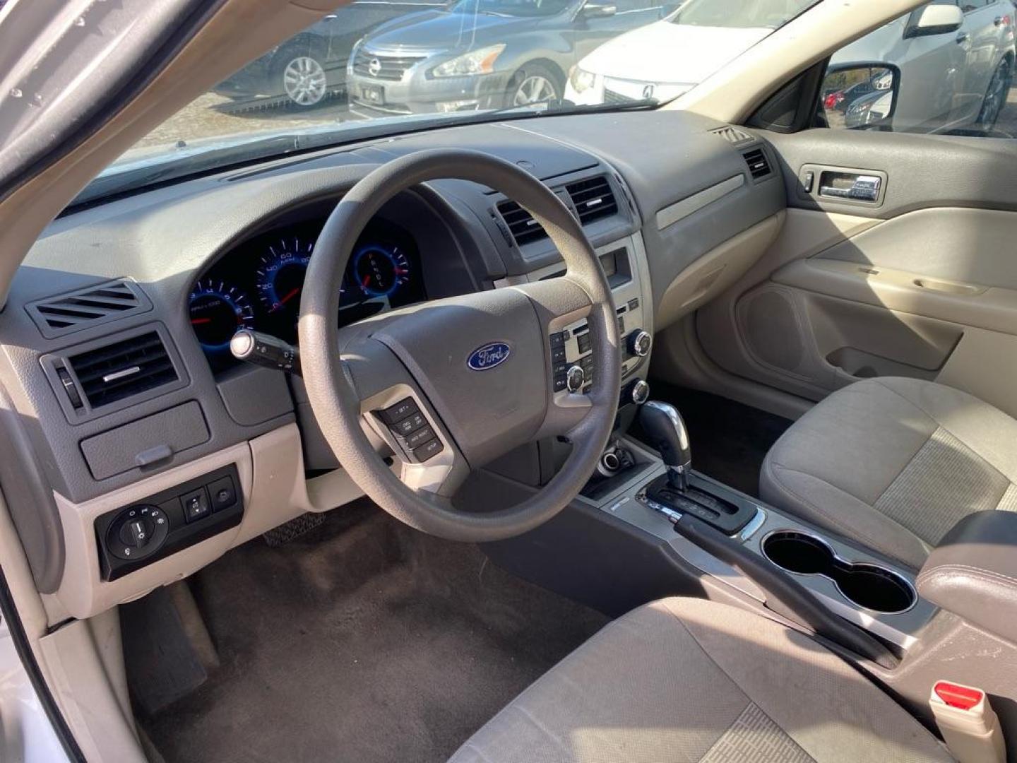 2012 SILVER FORD FUSION SE (3FAHP0HA1CR) with an 2.5L engine, Automatic transmission, located at 1507 S Hwy 67, Cedar Hill, TX, 75104, (972) 293-1833, 32.556370, -96.973297 - Photo#4