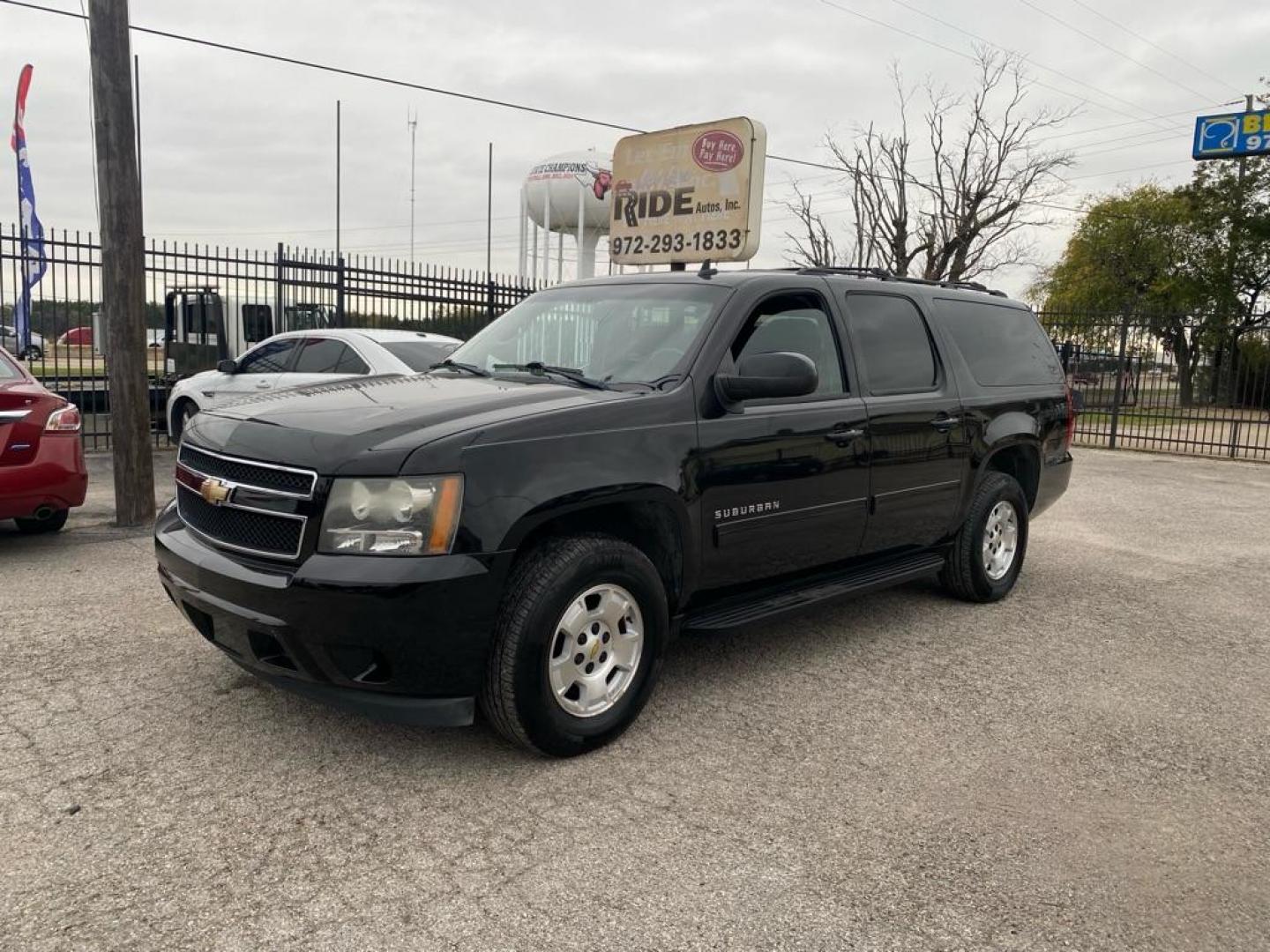 2011 BLACK CHEVROLET SUBURBAN 1500 LS (1GNSCHE04BR) with an 5.3L engine, Automatic transmission, located at 1507 S Hwy 67, Cedar Hill, TX, 75104, (972) 293-1833, 32.556370, -96.973297 - Photo#0