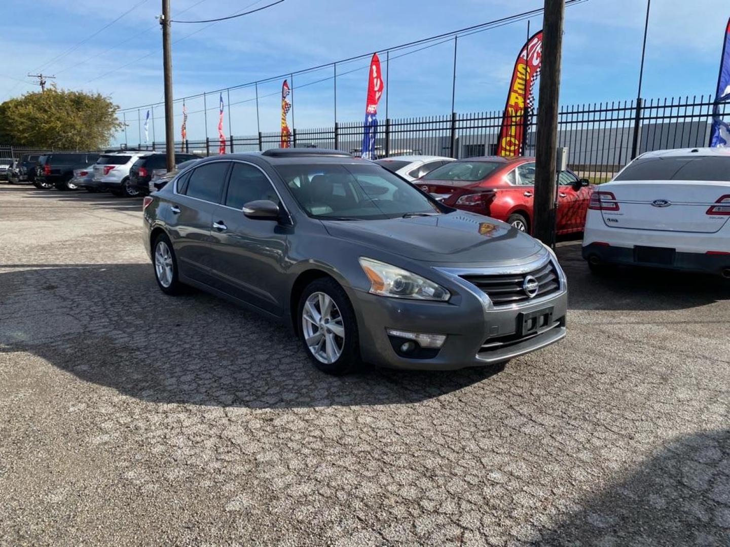 2014 GRAY NISSAN ALTIMA 2.5 (1N4AL3AP4EC) with an 2.5L engine, Continuously Variable transmission, located at 1507 S Hwy 67, Cedar Hill, TX, 75104, (972) 293-1833, 32.556370, -96.973297 - Photo#0