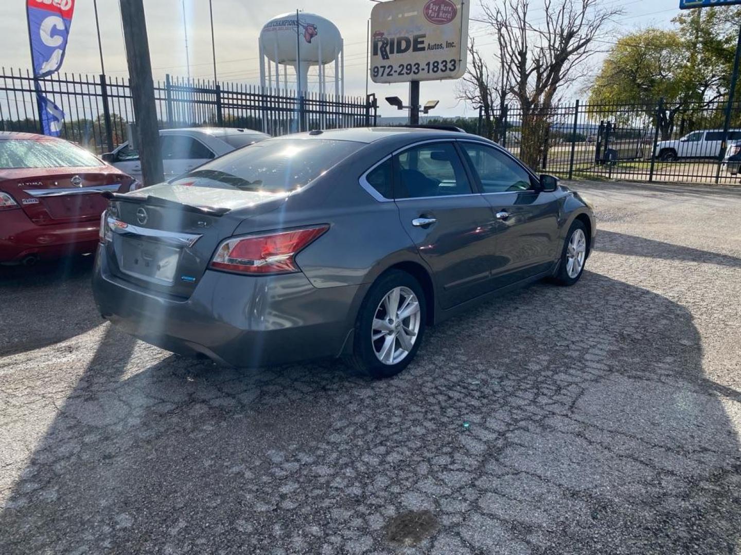 2014 GRAY NISSAN ALTIMA 2.5 (1N4AL3AP4EC) with an 2.5L engine, Continuously Variable transmission, located at 1507 S Hwy 67, Cedar Hill, TX, 75104, (972) 293-1833, 32.556370, -96.973297 - Photo#1