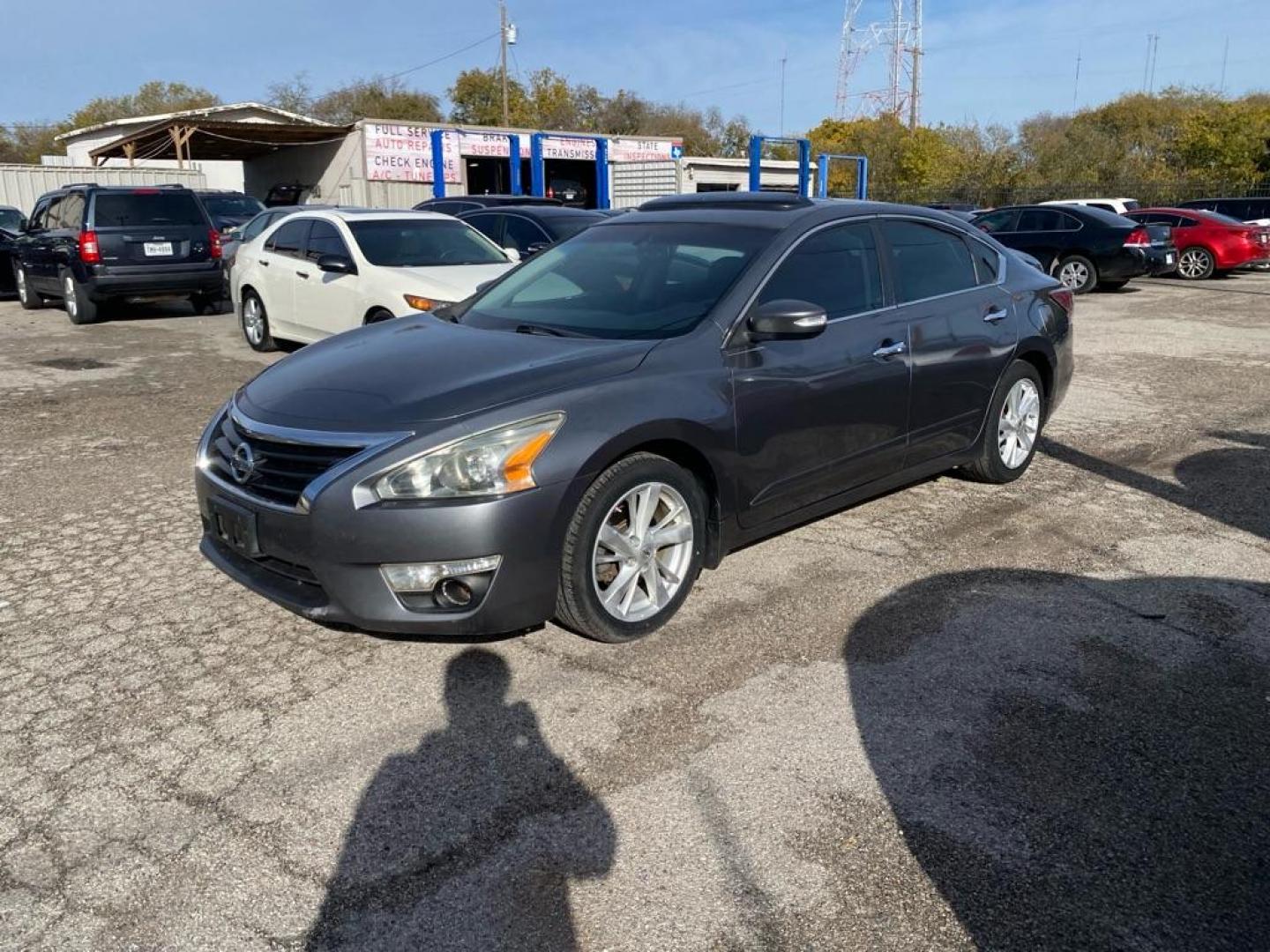 2014 GRAY NISSAN ALTIMA 2.5 (1N4AL3AP4EC) with an 2.5L engine, Continuously Variable transmission, located at 1507 S Hwy 67, Cedar Hill, TX, 75104, (972) 293-1833, 32.556370, -96.973297 - Photo#3