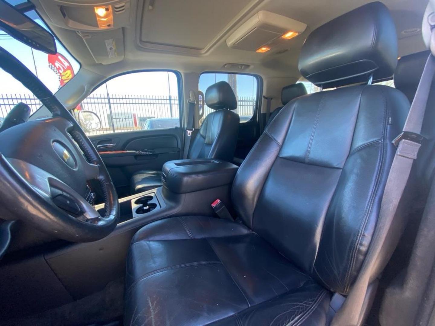 2014 GOLD CHEVROLET SUBURBAN 1500 LT (1GNSCJE0XER) with an 5.3L engine, Automatic transmission, located at 1507 S Hwy 67, Cedar Hill, TX, 75104, (972) 293-1833, 32.556370, -96.973297 - Photo#5