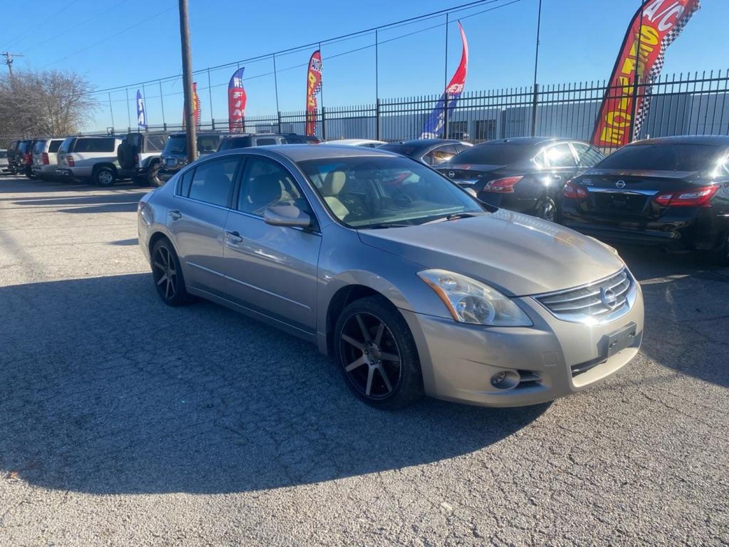 2012 GRAY NISSAN ALTIMA BASE (1N4AL2AP8CC) with an 2.5L engine, Continuously Variable transmission, located at 1507 S Hwy 67, Cedar Hill, TX, 75104, (972) 293-1833, 32.556370, -96.973297 - Photo#1