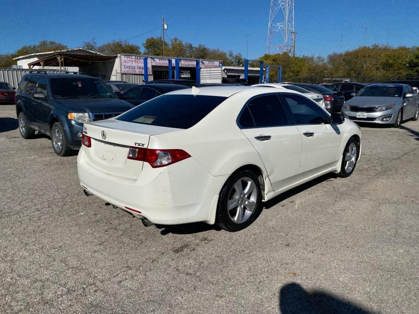 2010 WHITE ACURA TSX (JH4CU2F64AC) with an 2.4L engine, Automatic transmission, located at 1507 S Hwy 67, Cedar Hill, TX, 75104, (972) 293-1833, 32.556370, -96.973297 - Photo#2