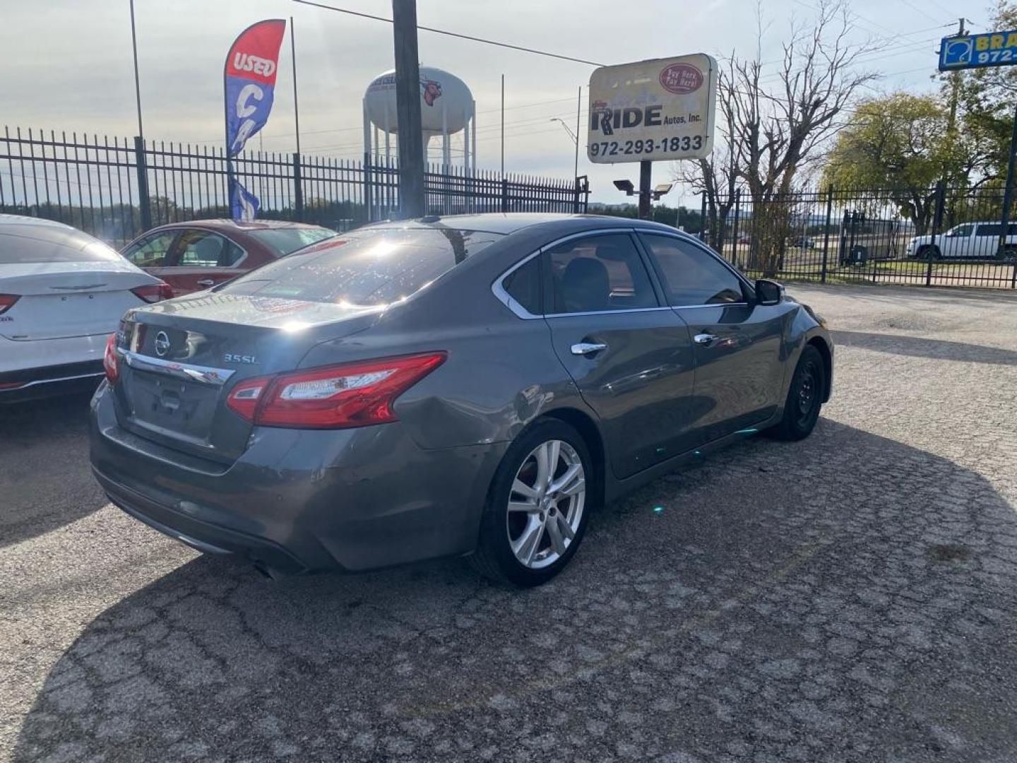 2017 GRAY NISSAN ALTIMA 3.5SL (1N4BL3APXHC) with an 3.5L engine, Continuously Variable transmission, located at 1507 S Hwy 67, Cedar Hill, TX, 75104, (972) 293-1833, 32.556370, -96.973297 - Photo#2