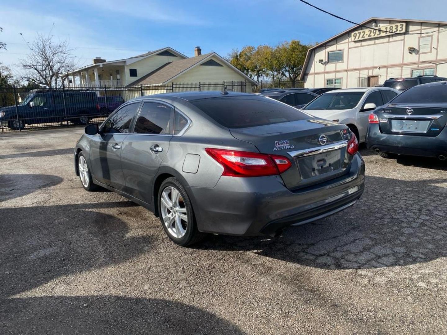 2017 GRAY NISSAN ALTIMA 3.5SL (1N4BL3APXHC) with an 3.5L engine, Continuously Variable transmission, located at 1507 S Hwy 67, Cedar Hill, TX, 75104, (972) 293-1833, 32.556370, -96.973297 - Photo#3