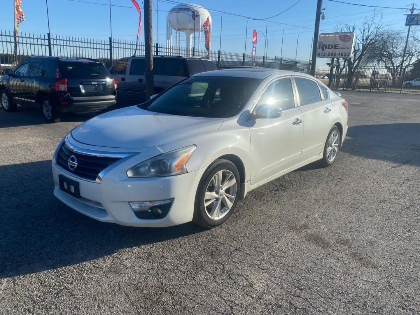 2013 WHITE NISSAN ALTIMA 2.5 (1N4AL3AP5DN) with an 2.5L engine, Continuously Variable transmission, located at 1507 S Hwy 67, Cedar Hill, TX, 75104, (972) 293-1833, 32.556370, -96.973297 - Photo#0