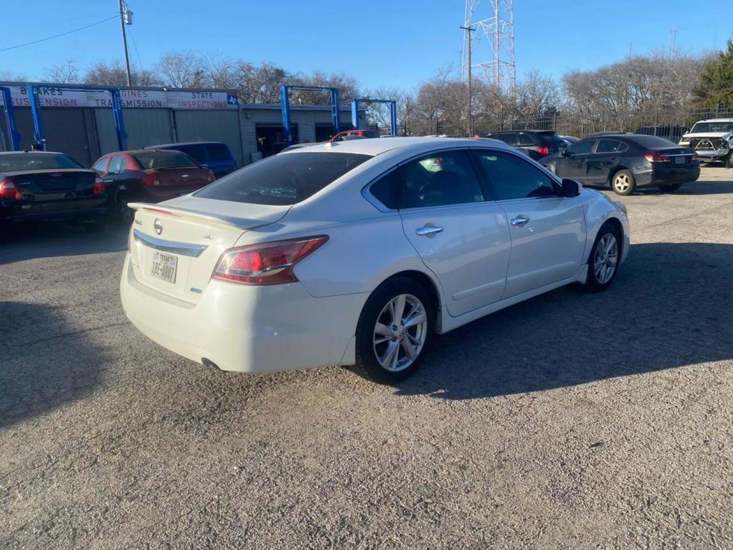 2013 WHITE NISSAN ALTIMA 2.5 (1N4AL3AP5DN) with an 2.5L engine, Continuously Variable transmission, located at 1507 S Hwy 67, Cedar Hill, TX, 75104, (972) 293-1833, 32.556370, -96.973297 - Photo#2