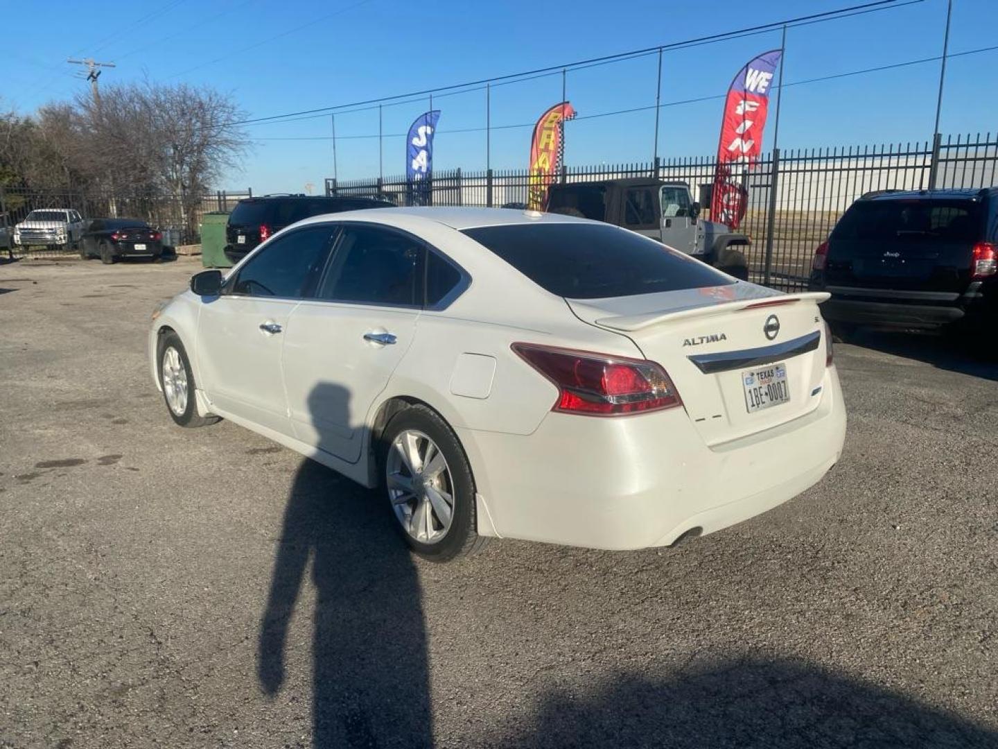 2013 WHITE NISSAN ALTIMA 2.5 (1N4AL3AP5DN) with an 2.5L engine, Continuously Variable transmission, located at 1507 S Hwy 67, Cedar Hill, TX, 75104, (972) 293-1833, 32.556370, -96.973297 - Photo#3