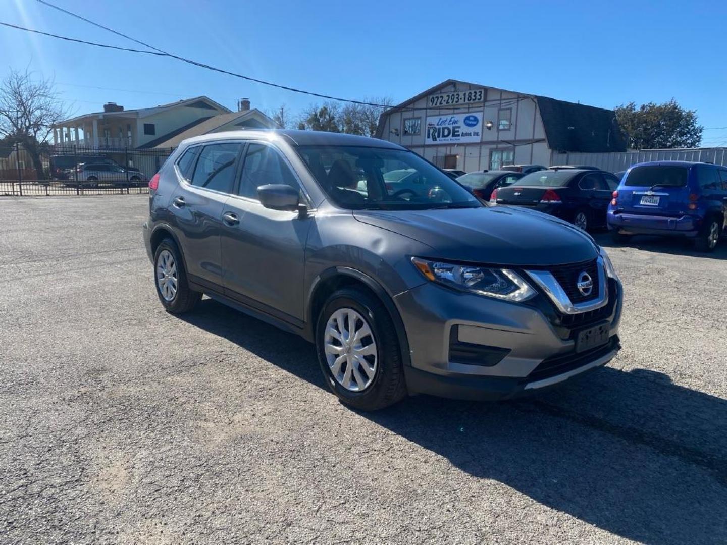 2017 GRAY NISSAN ROGUE S (KNMAT2MT0HP) with an 2.5L engine, Continuously Variable transmission, located at 1507 S Hwy 67, Cedar Hill, TX, 75104, (972) 293-1833, 32.556370, -96.973297 - Photo#1